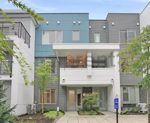 11415 117th Ln NE #3, Kirkland, WA 98034