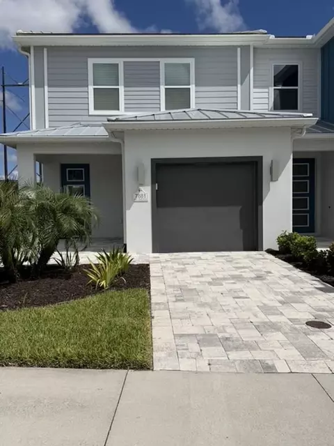 7881 Spectrum Dr, Four Corners, FL 34747