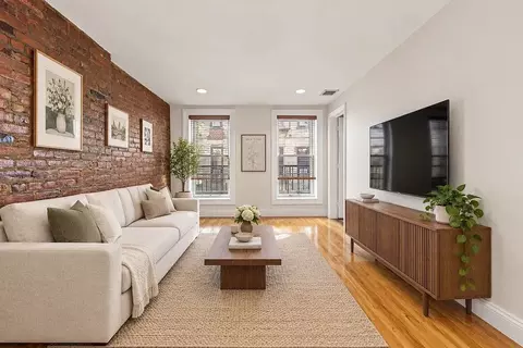 222 E 18th St #4F, New York, NY 10003
