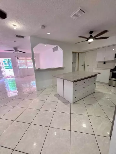 839 S Highland Dr, Hollywood, FL 33021