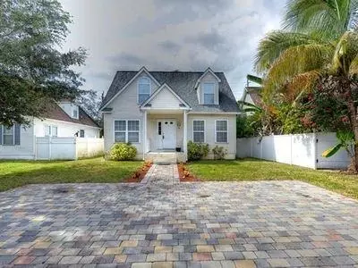 155 Leawood Cir #NA, Naples, FL 34104