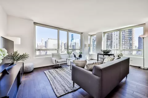 33 W Ontario St #32B, Chicago, IL 60654