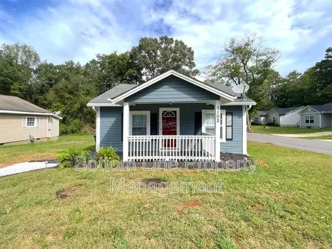 1102 W Davidson Ave, Gastonia, NC 28052