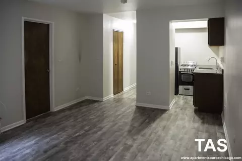 1040 W Hollywood Ave #310, Chicago, IL 60660