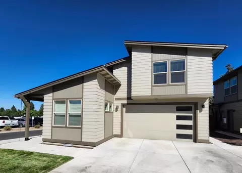 82 NE Cessna Dr #2, Bend, OR 97701