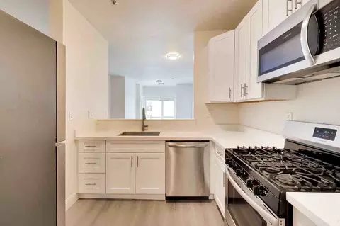 1524 1st Ave #402, Oakland, CA 94606