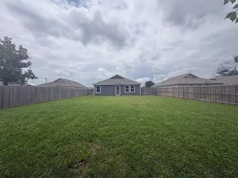 1321 Haymarket Rd, Dallas, TX 75217