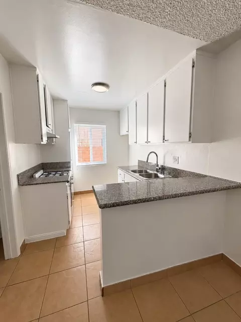 14839 Sherman Way, Los Angeles, CA 91405