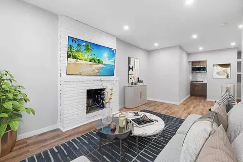 453 W 48th St #4A, New York, NY 10036