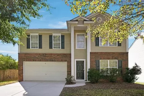 3725 Larkhaven Village Dr, Charlotte, NC 28215
