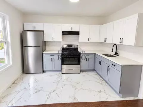 1033 Grove St #2D, Irvington, NJ 07111
