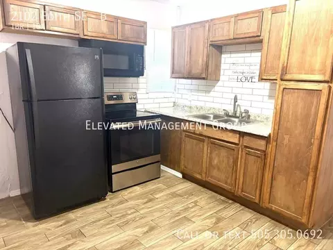 2102 Edith Blvd SE #B, Albuquerque, NM 87102