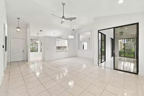 8292 Waterline Dr, Boynton Beach, FL 33472