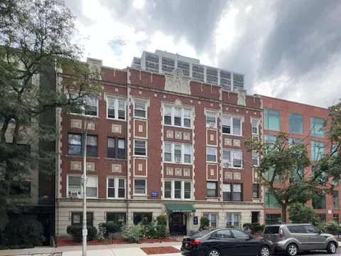 511 W Melrose St #404, Chicago, IL 60657