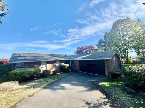 15840 35th Ave NE, Lake Forest Park, WA 98155