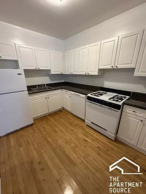 342 Park Ave #B4, Glencoe, IL 60022