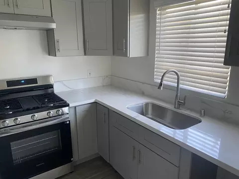 15204 Dickens St #8, Sherman Oaks, CA 91403