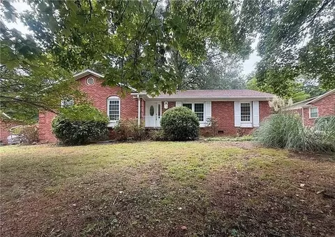 506 Leawood Dr, Greensboro, NC 27410