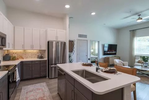 431 Link Rd #72.111, Houston, TX 77009