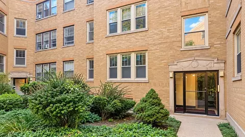 905 W Altgeld St #1A, Chicago, IL 60614