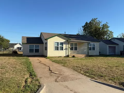 212 W Midland St, Shawnee, OK 74804