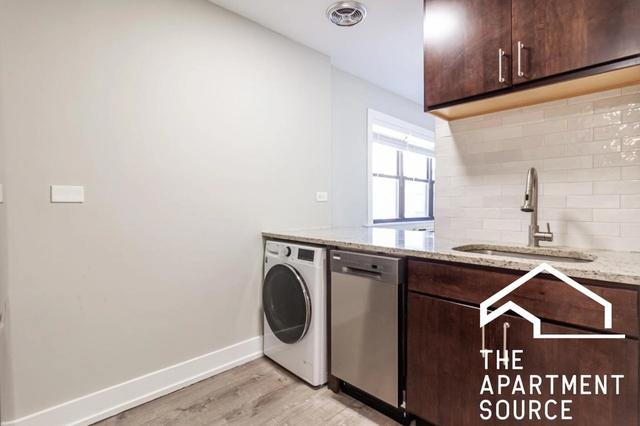445 W Barry Ave #530, Chicago, IL 60657
