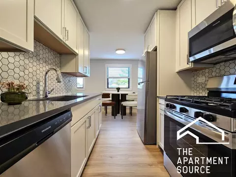 530 W Aldine Ave #203, Chicago, IL 60657