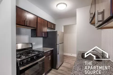 530 W Surf St #212, Chicago, IL 60657
