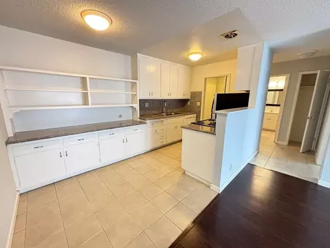 220 Athol Ave #206, Oakland, CA 94606