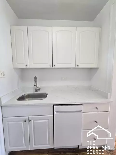 4416 N Whipple St #1W, Chicago, IL 60625