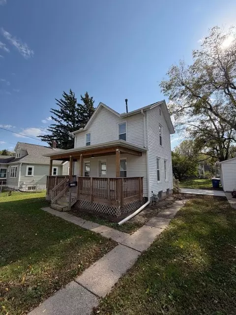 1620 25th Ave, Moline, IL 61265