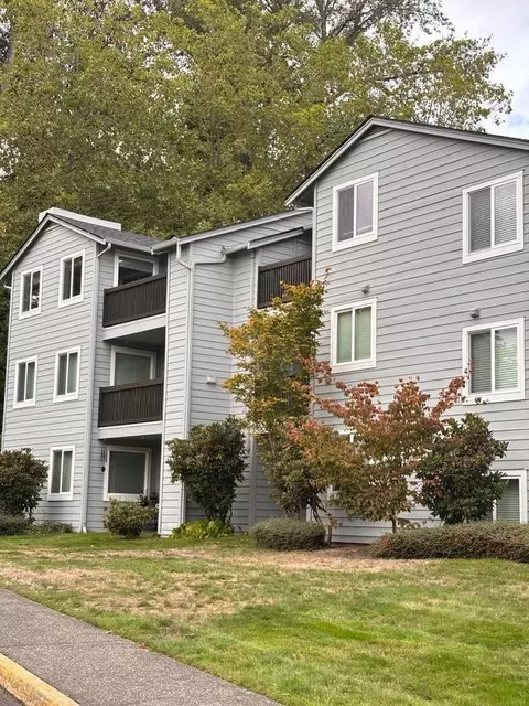 6700 NE 182nd St #C104, Kenmore, WA 98028
