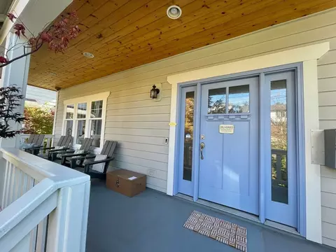 621 NE 77th St, Seattle, WA 98115