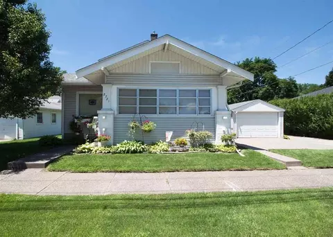 2721 15th St, Moline, IL 61265