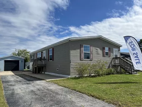 15 Blue Bird Ln, Beecher, IL 60401