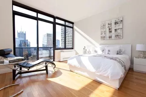 235 W 48th St #8L, New York, NY 10036