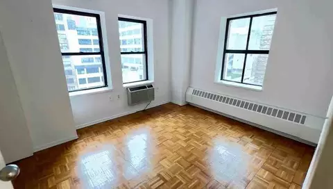 360 W 34th St #4C, New York, NY 10001