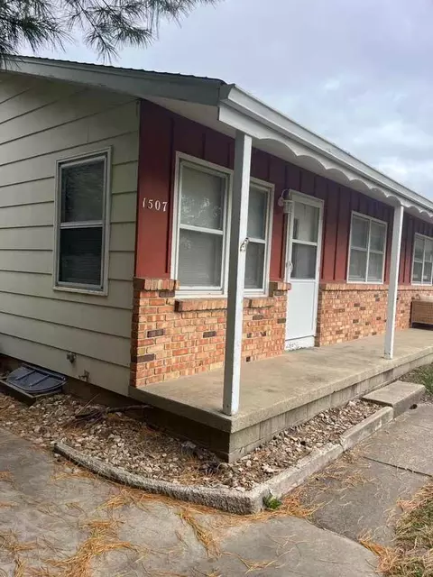 1507 Starview Dr, Cedar Falls, IA 50613