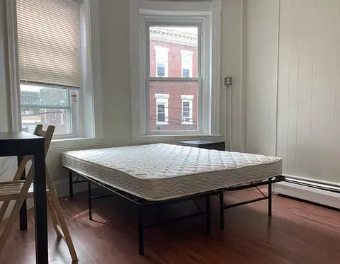 5 Mark St #2D, Boston, MA 02130
