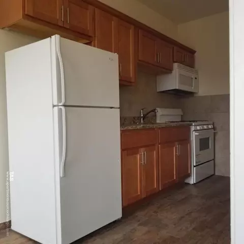 2712 N Milwaukee Ave #208, Chicago, IL 60647