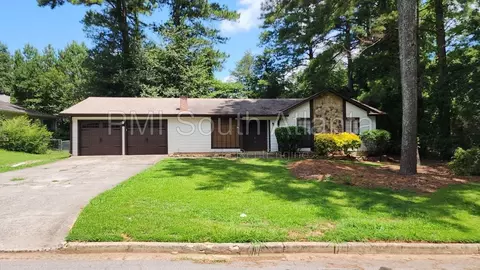 9257 Forest Knoll Dr, Jonesboro, GA 30238