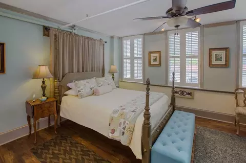 96 N Market St #1639357P, Charleston, SC 29401