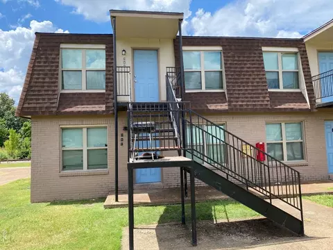 1160 Hollywood Dr #609, Jackson, TN 38301
