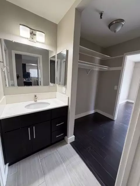 1529 Alice St #310, Oakland, CA 94612