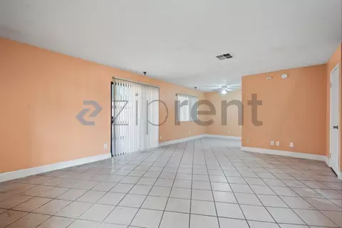 14322 Valerio St #35, Van Nuys, CA 91405