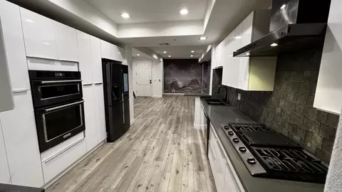 11740 W Sunset Blvd #15, Los Angeles, CA 90049