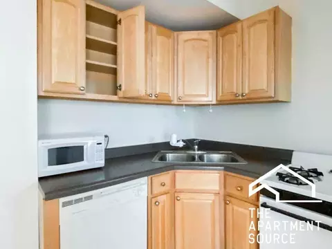 n broadway st, Chicago, IL 60657