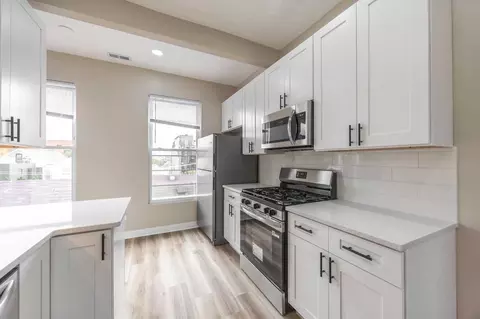 1118 W 17th St #3, Chicago, IL 60608