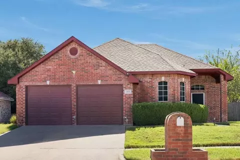 304 W Willow Creek Dr, Glenn Heights, TX 75154