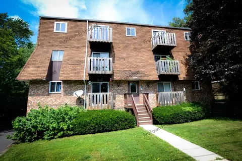 1004 Thornton St #201, Lockport, IL 60441